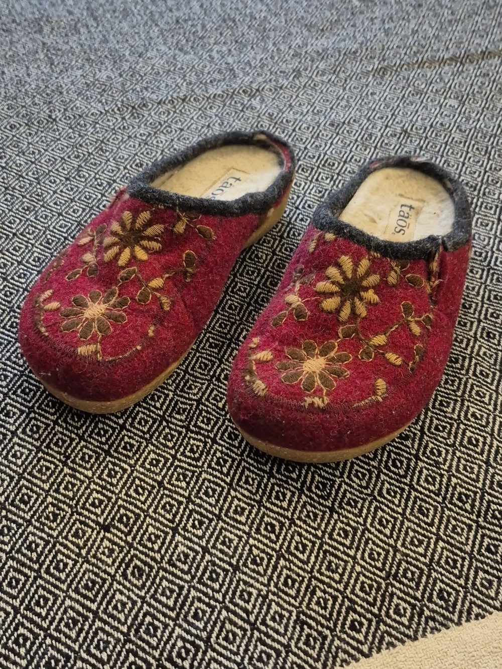 TAOS Woolderness Embroidered Wool Clogs Size Size 37